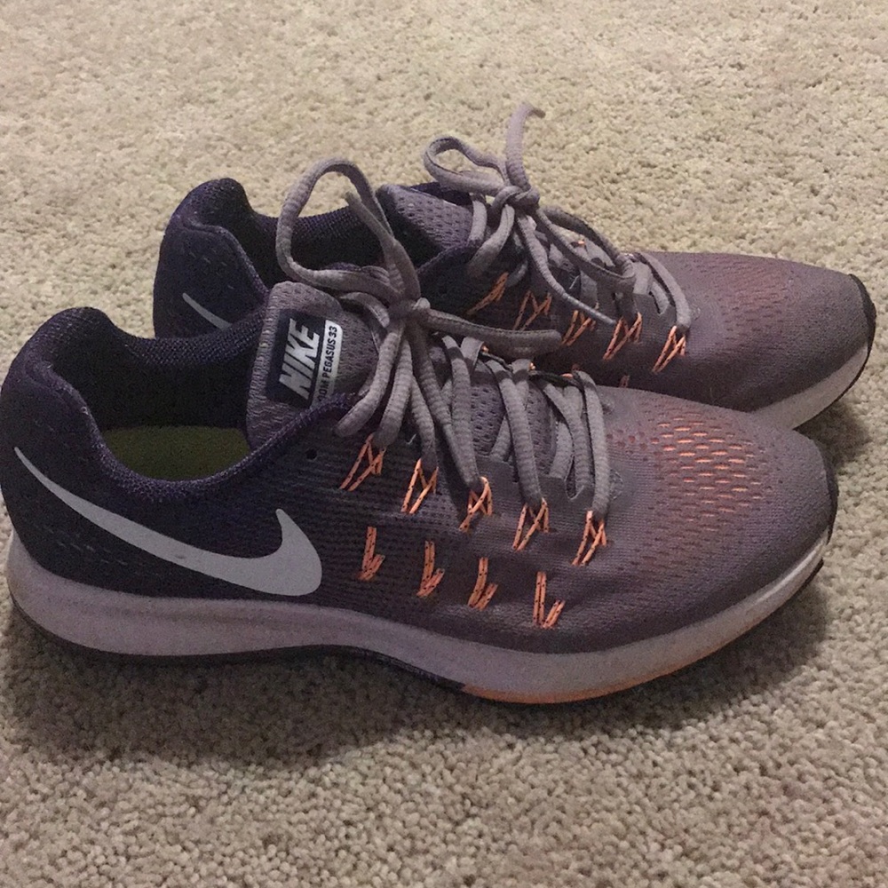 Nike Zoom Pegasus 33 running shoes